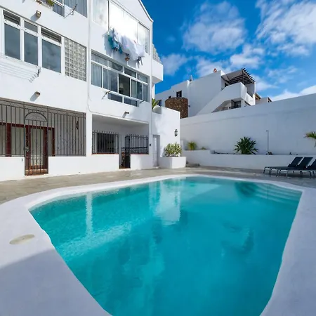 Queen Vetusta-pool View