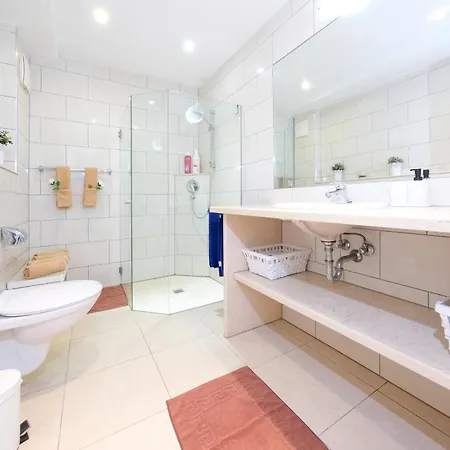 Holiday home Queen Vetusta-pool View *